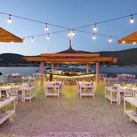 Titanic Luxury Collection Bodrum 5* Guvercinlik (Bodrum)